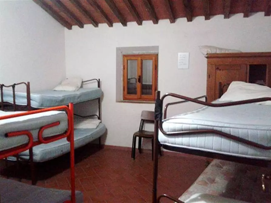 Immagine 6 di Casa colonica in vendita  a Vicchio