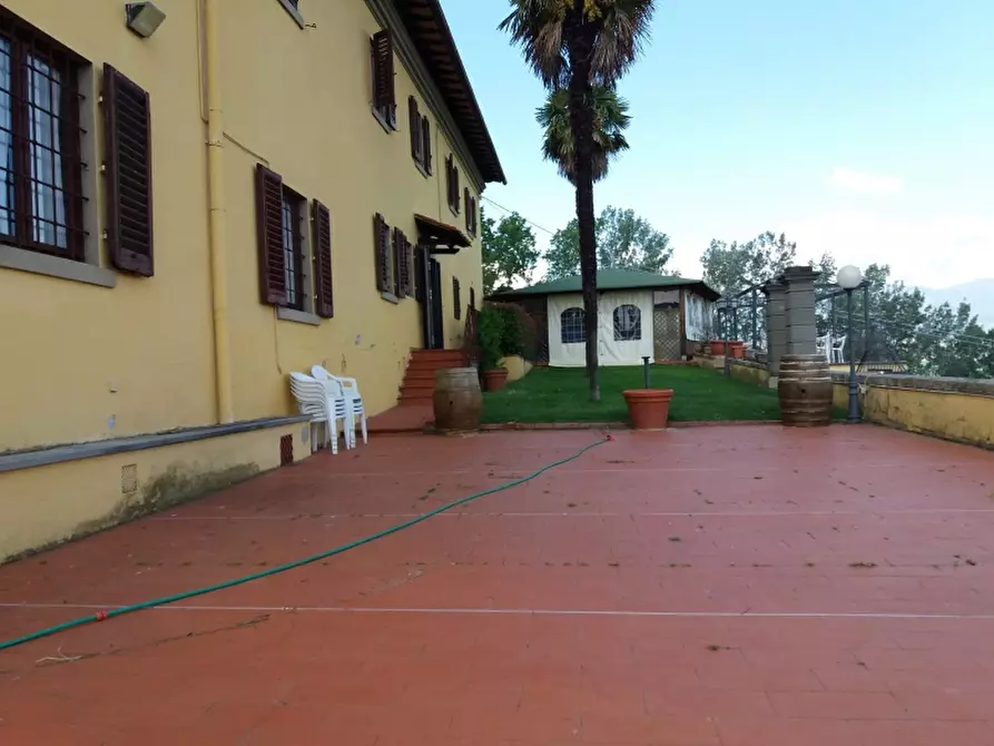 Immagine 2 di Villa in vendita  a Figline E Incisa Valdarno