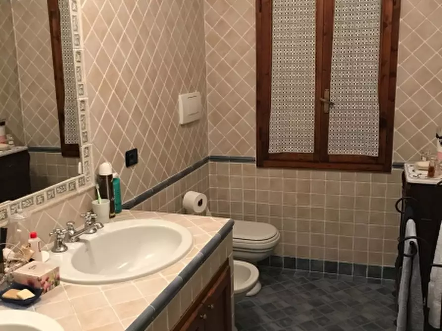 Immagine 10 di Casa colonica in vendita  in PIAZZA DANTE ALIGHIERI a Figline E Incisa Valdarno