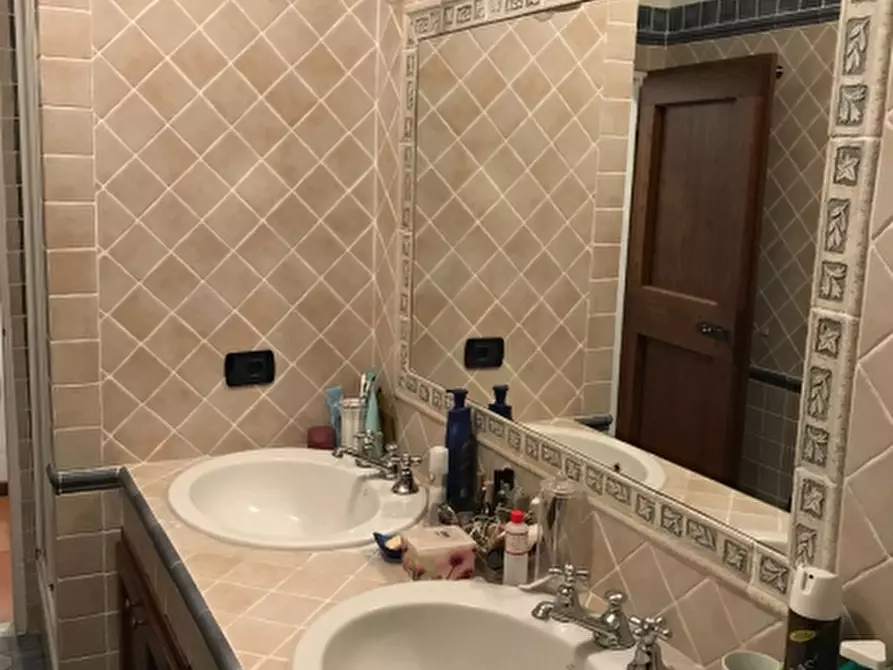 Immagine 11 di Casa colonica in vendita  in PIAZZA DANTE ALIGHIERI a Figline E Incisa Valdarno