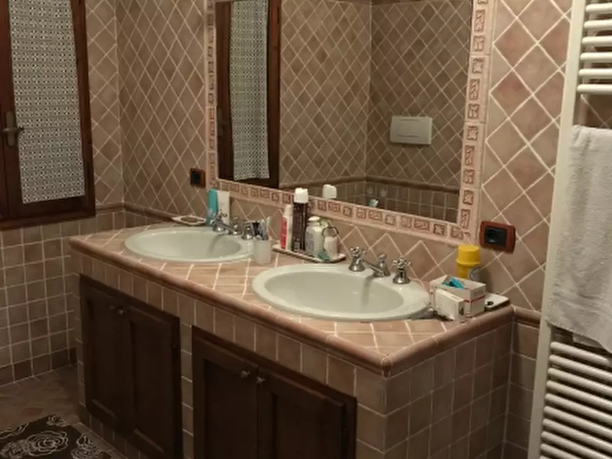 Immagine 12 di Casa colonica in vendita  in PIAZZA DANTE ALIGHIERI a Figline E Incisa Valdarno