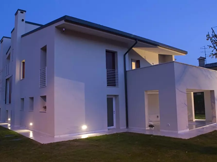 Immagine 1 di Villa in vendita  in PIAZZA DANTE ALIGHIERI a Borgo San Lorenzo