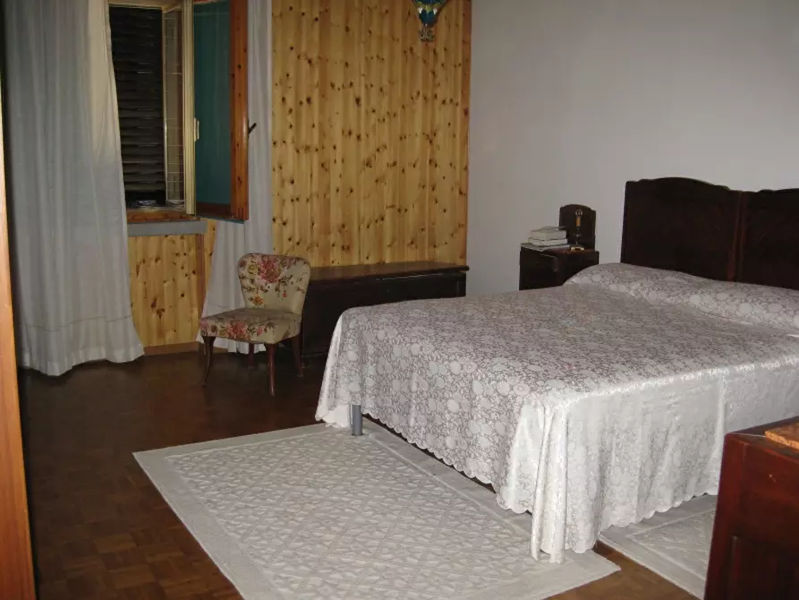 Immagine 11 di Villa in vendita  in PIAZZA DANTE ALIGHIERI a Scarperia E San Piero