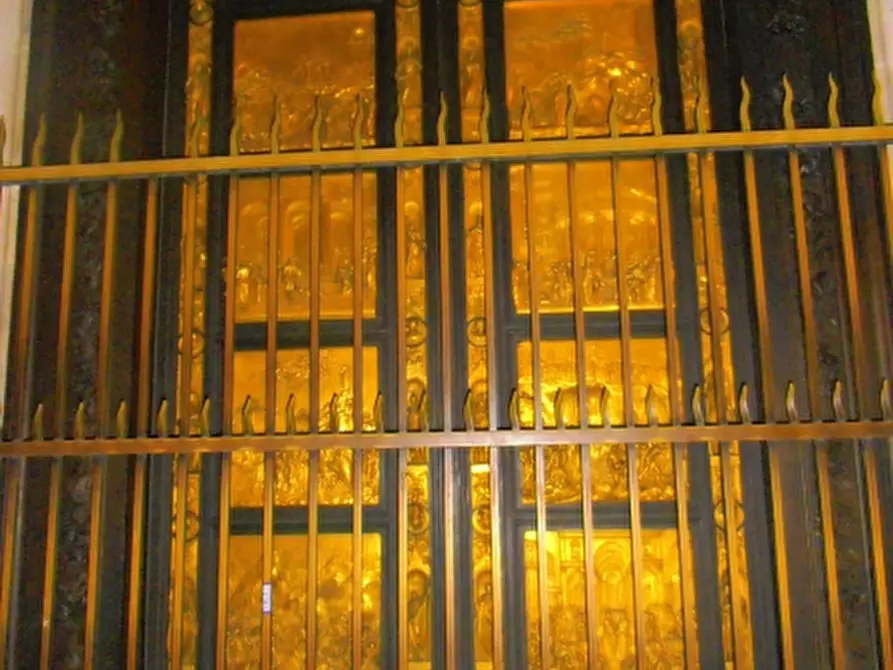 Immagine 3 di Locale commerciale in affitto  in VIA VIGNA NUOVA a Firenze