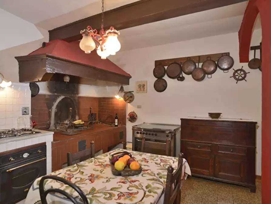 Immagine 3 di Villa in vendita  a Borgo San Lorenzo