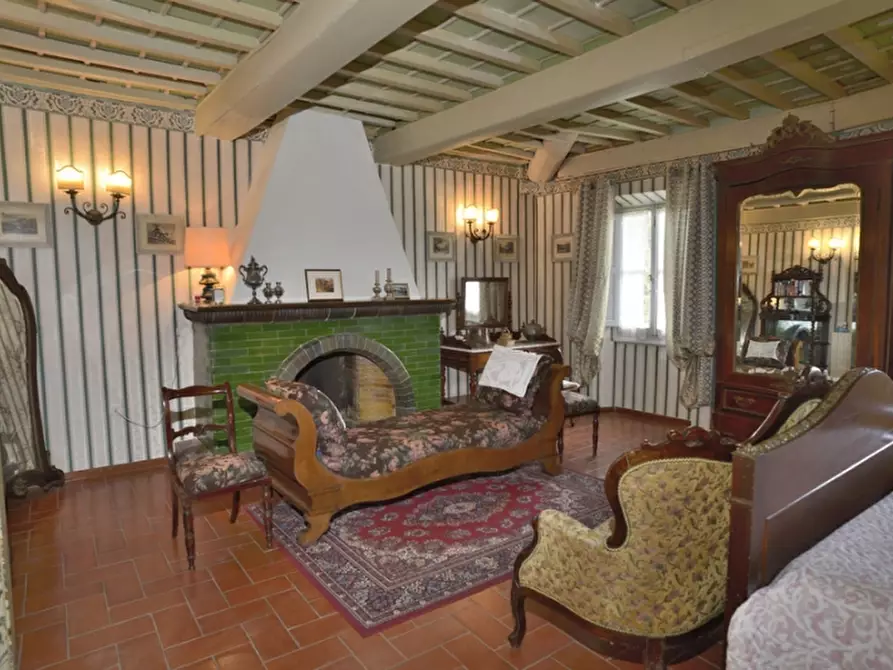 Immagine 9 di Villa in vendita  a Borgo San Lorenzo