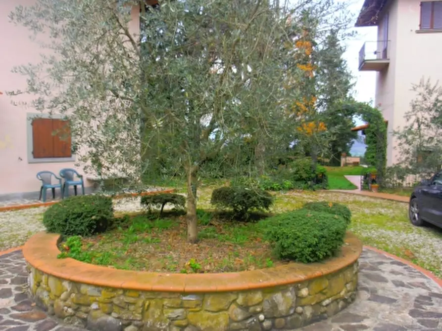 Immagine 2 di Villa in vendita  a Dicomano