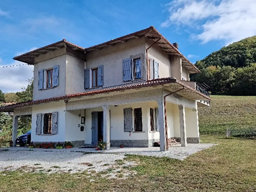 Immagine 2 di Villa in vendita  in Via Bologna a Castel D'aiano