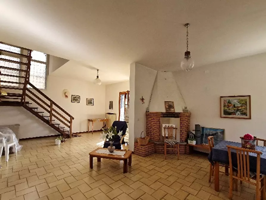 Immagine 5 di Villa in vendita  in Via Bologna a Castel D'aiano