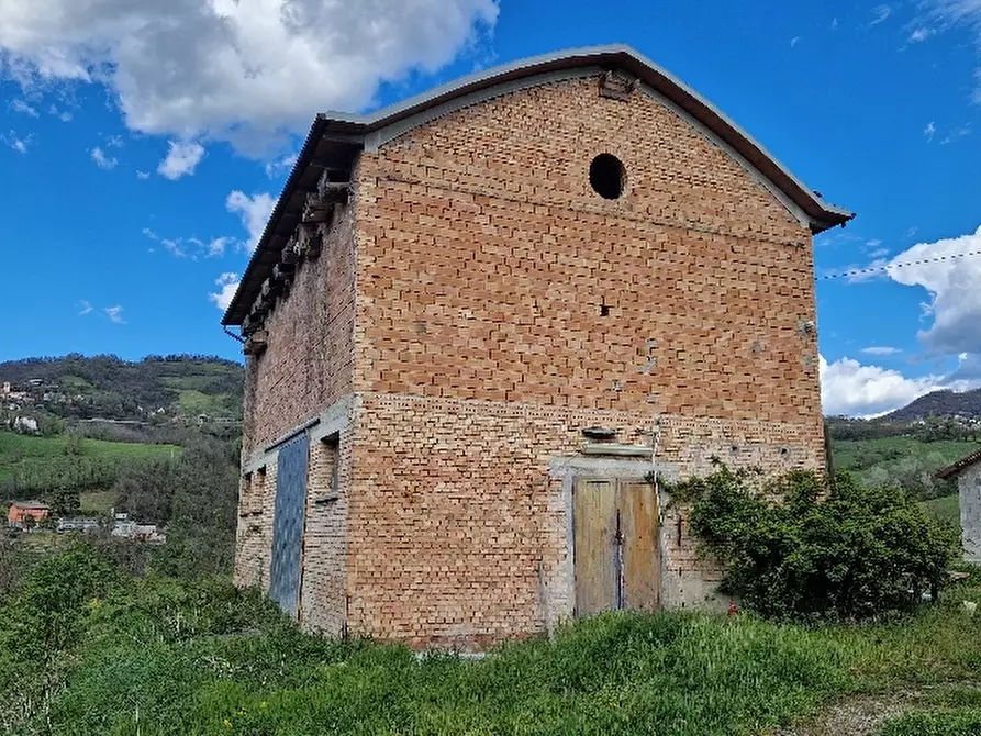 Immagine 6 di Rustico / casale in vendita  in Via a Montese