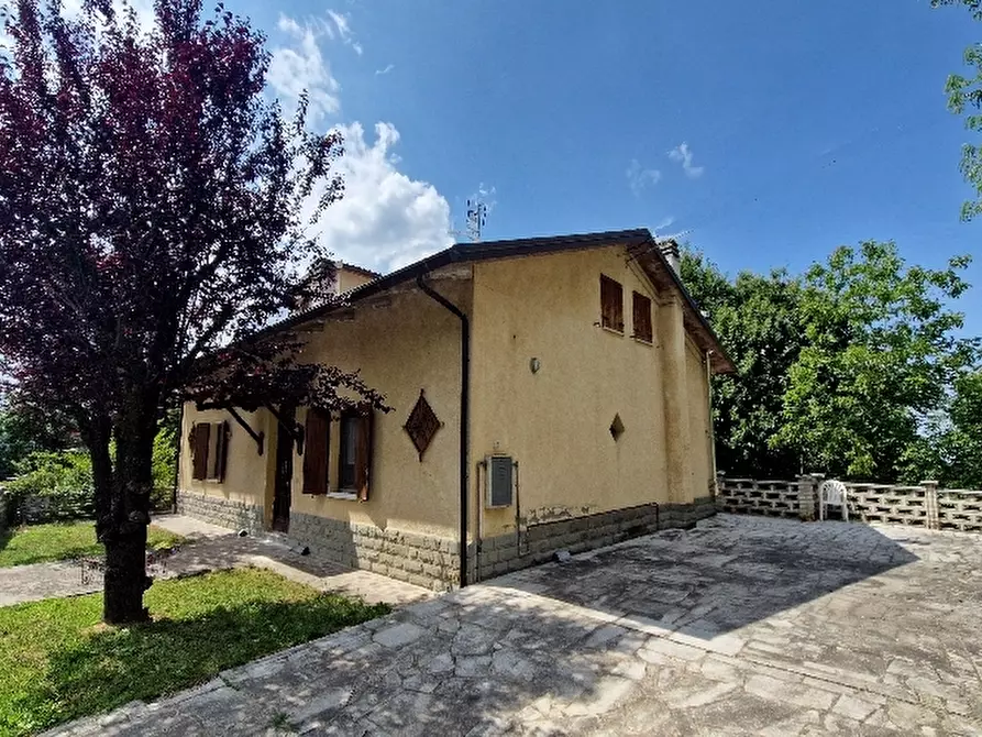 Immagine 1 di Villa in vendita  in VIA a Guiglia