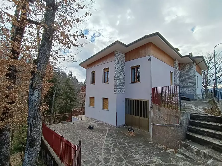 Immagine 1 di Villa in vendita  in VIA PICCINELLI a Montese
