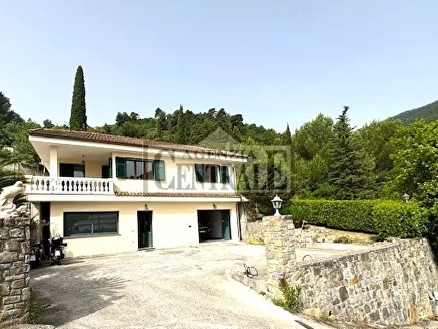 Immagine 1 di Casa indipendente in vendita  in MULATTIERA SAN LORENZO 35 a San Remo