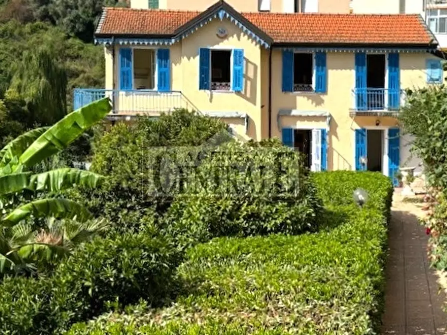 Immagine 1 di Casa indipendente in vendita  in CORSO INGLESI 600 a San Remo