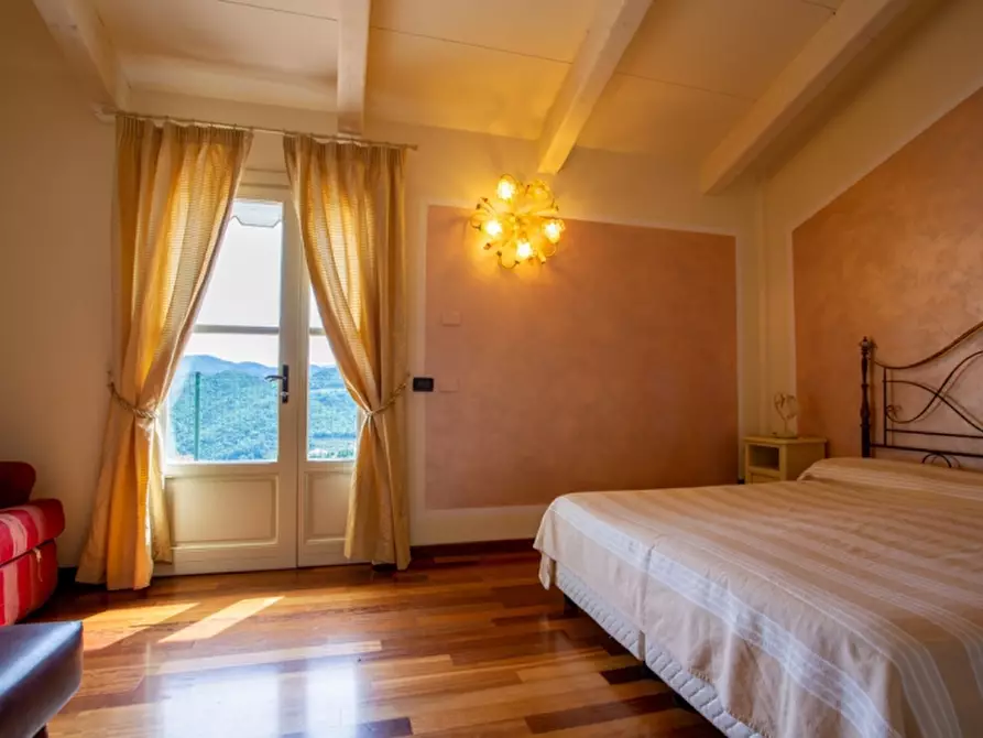 Immagine 3 di Villa in vendita  a Tovo San Giacomo