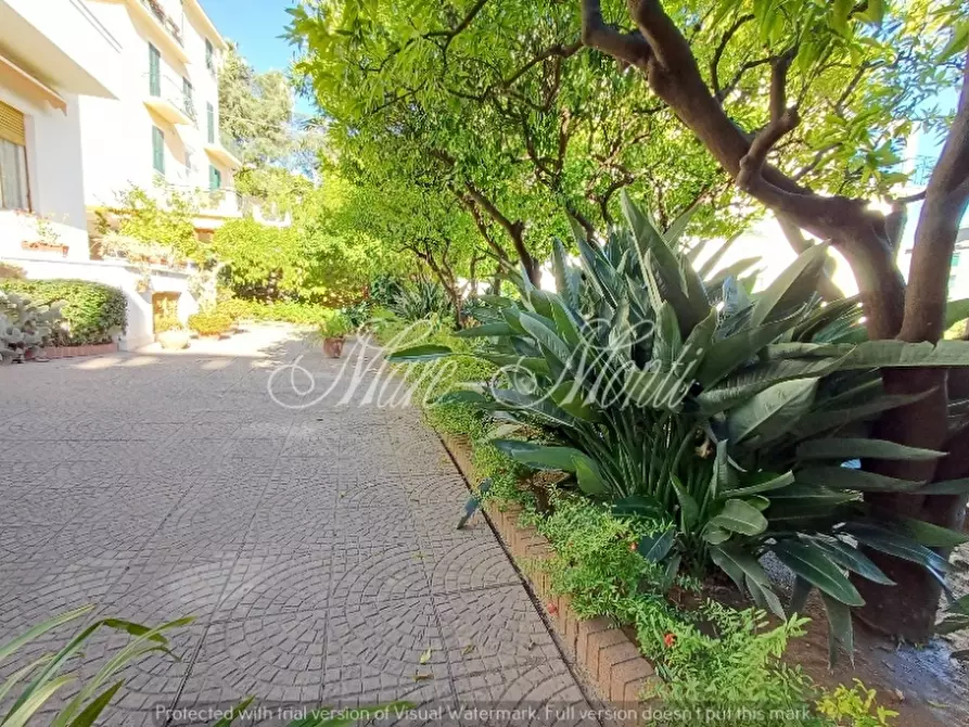 Immagine 9 di Villa in vendita  in viale sant'erasmo 1 a Alassio