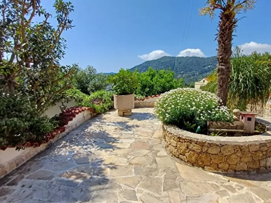 Immagine 3 di Villa in vendita  in via solibena a Alassio