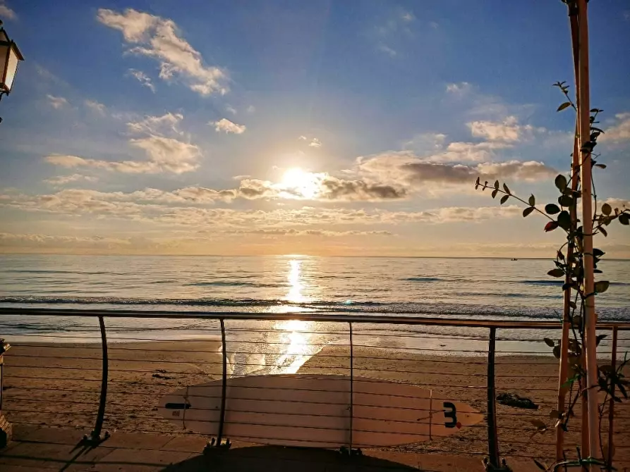 Immagine 14 di Negozio in vendita  a Alassio