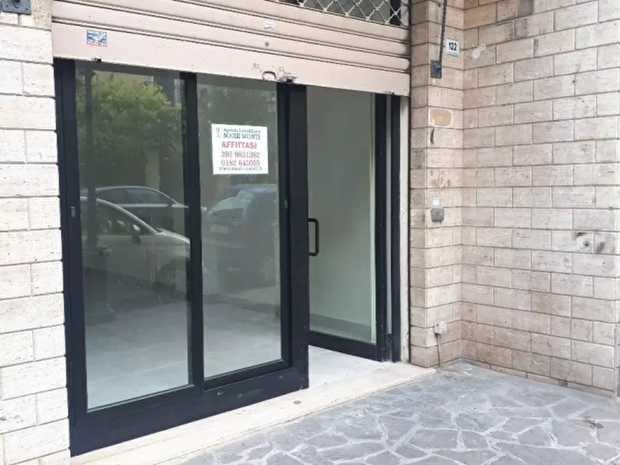 Immagine 4 di Negozio in vendita  a Alassio