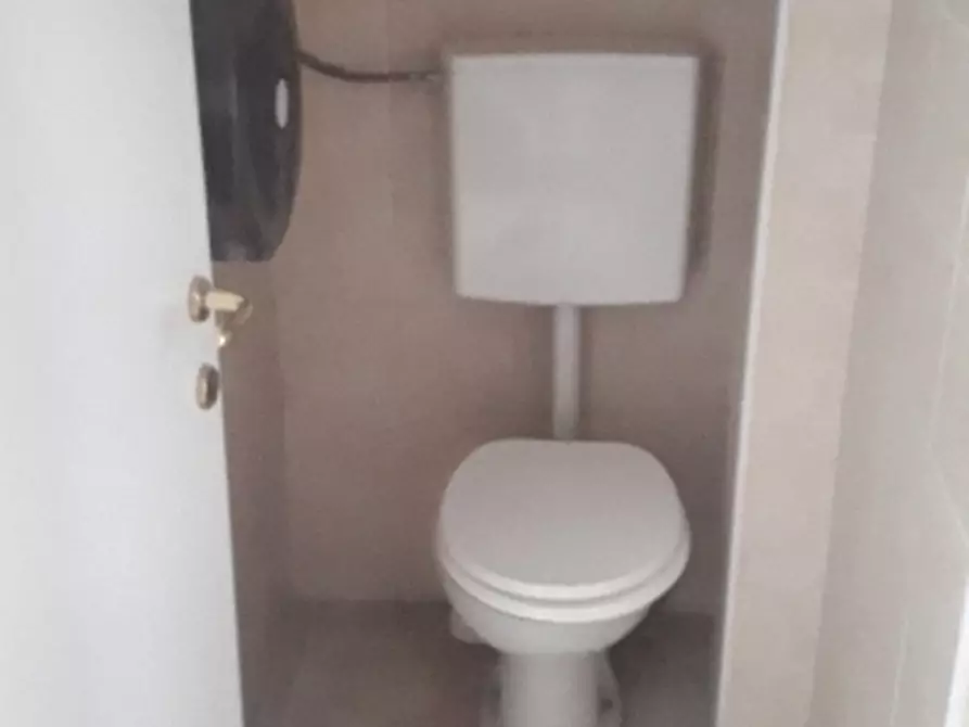 Immagine 5 di Negozio in vendita  a Alassio