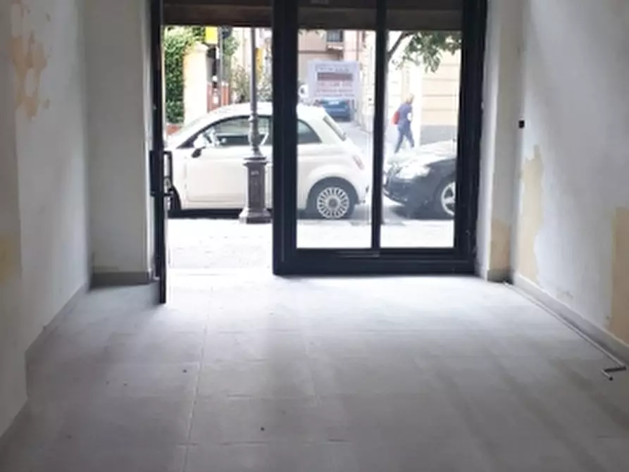 Immagine 6 di Negozio in vendita  a Alassio