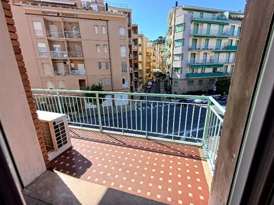 Immagine 15 di Appartamento in affitto  a Alassio