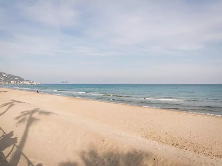 Immagine 19 di Appartamento in affitto  a Alassio