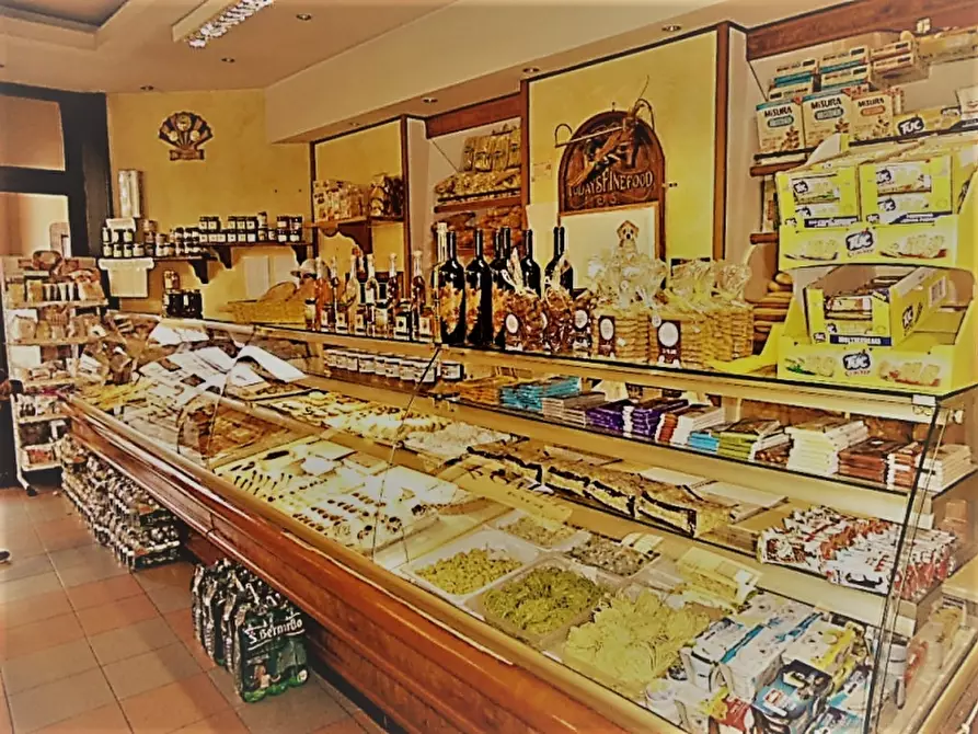 Immagine 5 di Negozio in vendita  in via vittorio emanuele a Garessio