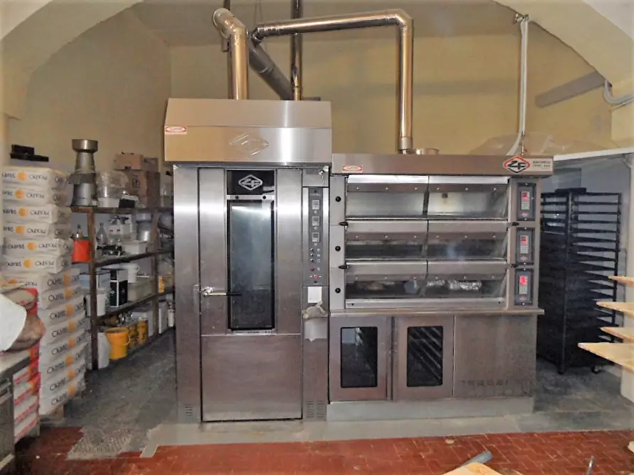 Immagine 4 di Negozio in vendita  in via vittorio emanuele a Garessio