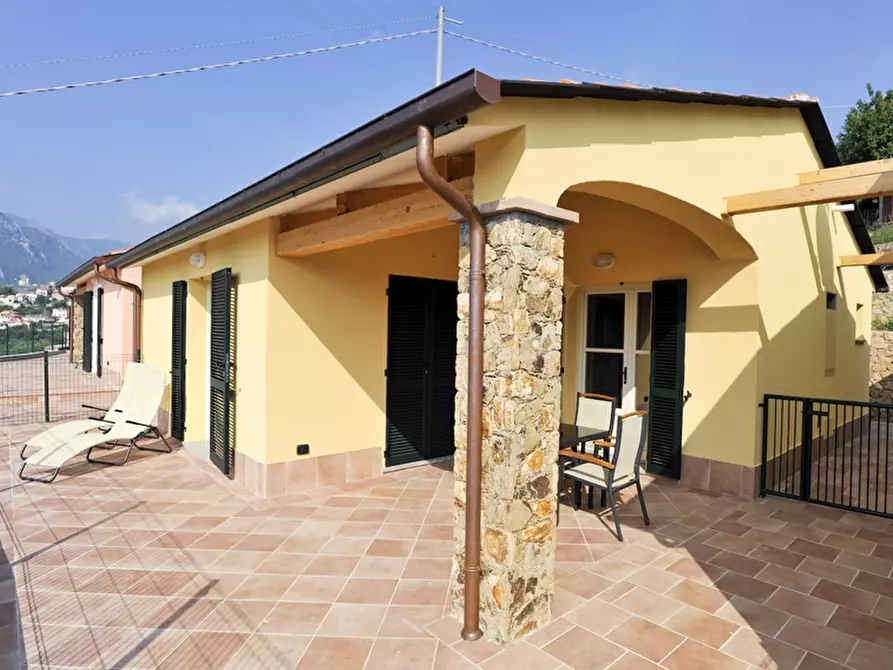 Immagine 1 di Villa in vendita  in via briffi a Pietra Ligure