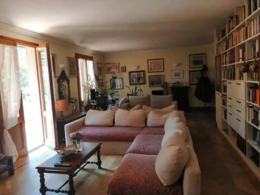 Immagine 1 di Villa in vendita  in dintorni di Pratolino a Vaglia