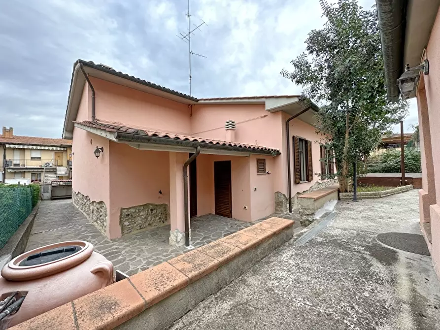Immagine 1 di Villa in vendita  in VIA MARCONI 50 a Gavorrano
