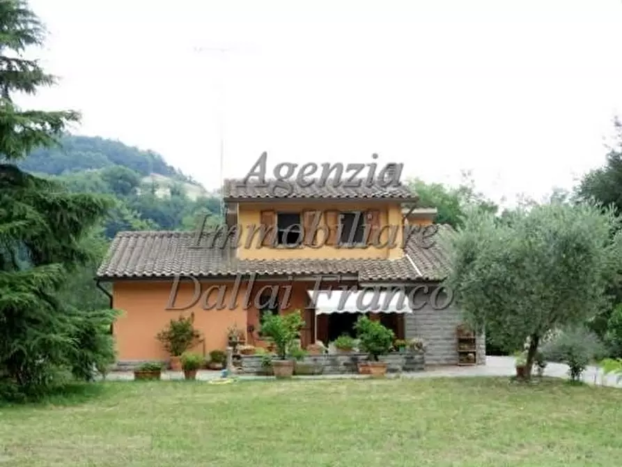 Immagine 1 di Villa in vendita  a Scarperia E San Piero