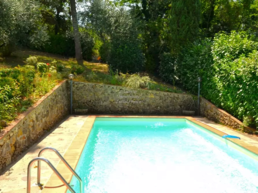 Immagine 27 di Casa colonica in vendita  a Borgo San Lorenzo