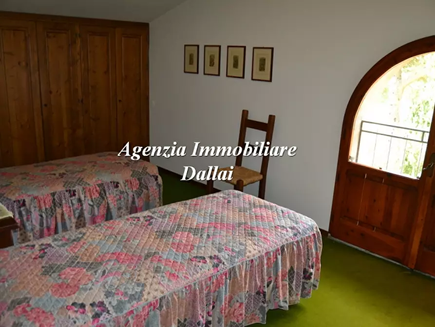 Immagine 33 di Villa in vendita  a Borgo San Lorenzo