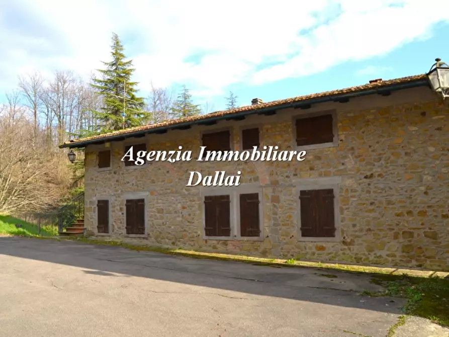 Immagine 37 di Villa in vendita  a Borgo San Lorenzo