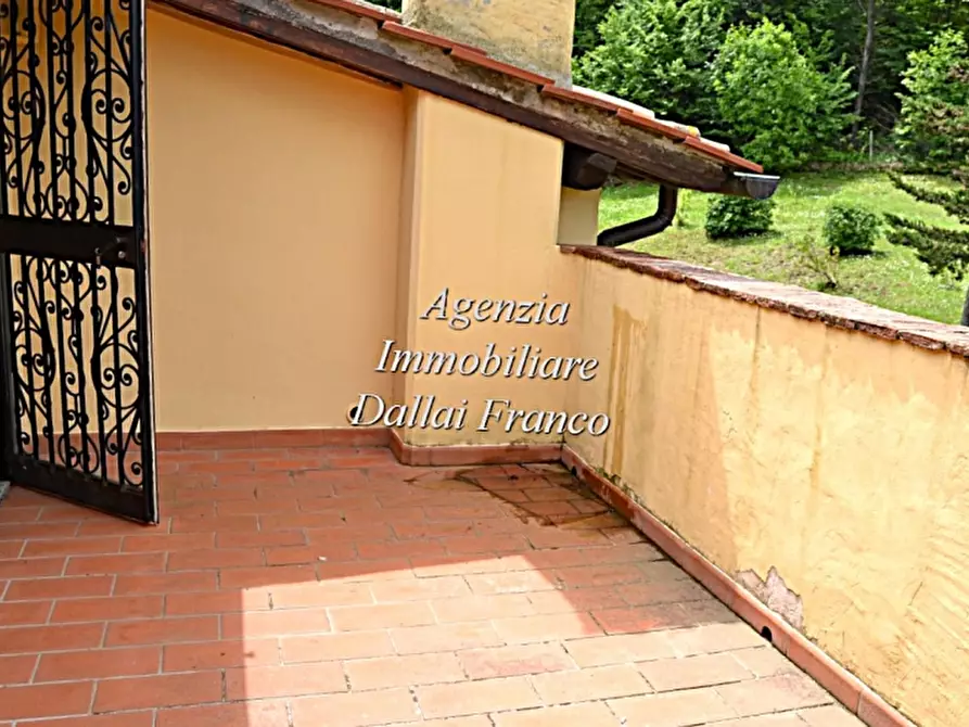 Immagine 10 di Casa colonica in vendita  a Scarperia E San Piero