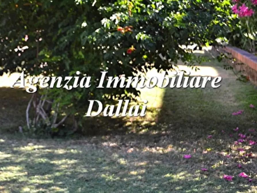 Immagine 5 di Villa in vendita  a Scarperia E San Piero