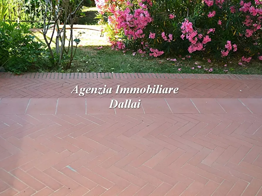 Immagine 1 di Villa in vendita  a Scarperia E San Piero