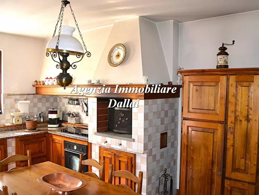 Immagine 10 di Villa in vendita  a Scarperia E San Piero