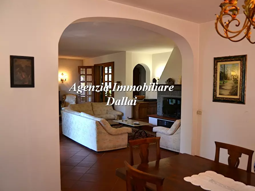 Immagine 6 di Villa in vendita  a Scarperia E San Piero