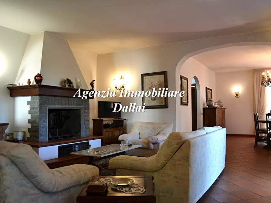 Immagine 2 di Villa in vendita  a Scarperia E San Piero
