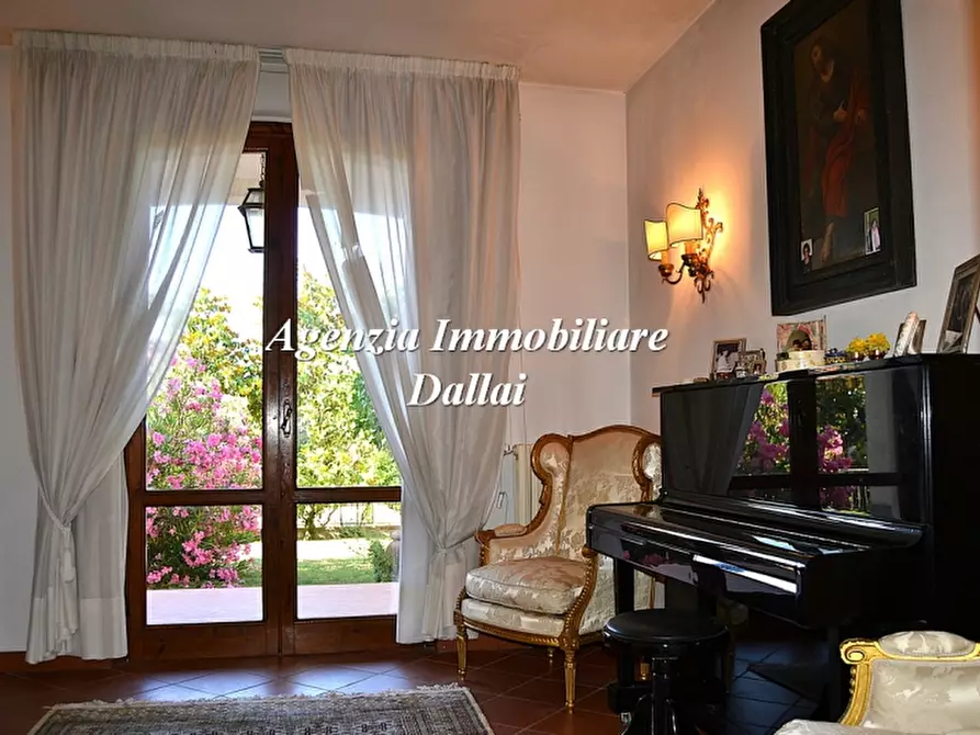 Immagine 3 di Villa in vendita  a Scarperia E San Piero