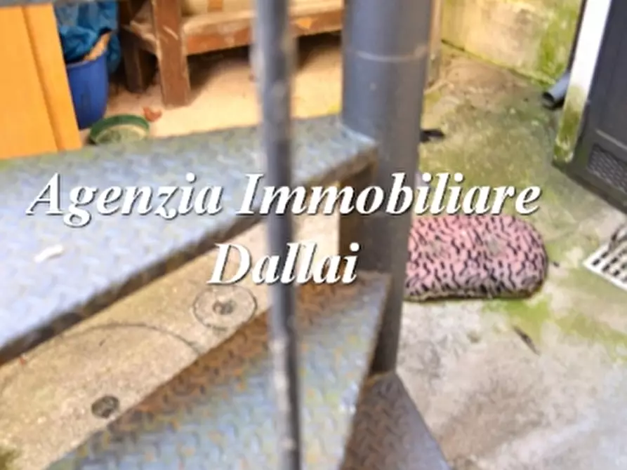 Immagine 22 di Negozio in vendita  a Scarperia E San Piero