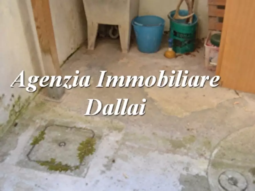 Immagine 5 di Negozio in vendita  a Scarperia E San Piero