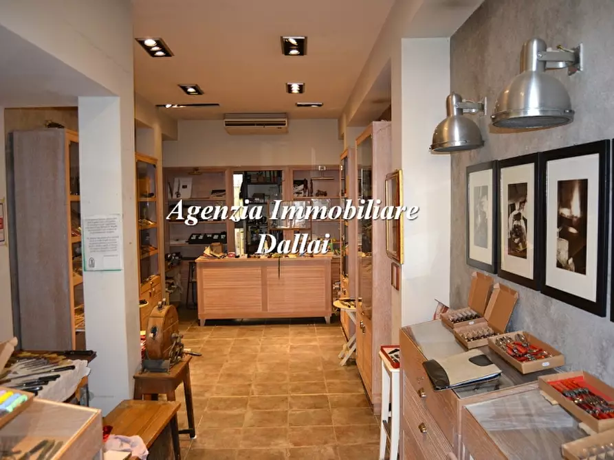 Immagine 2 di Negozio in vendita  a Scarperia E San Piero