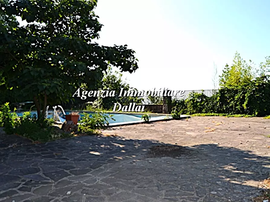 Immagine 1 di Villa in vendita  a Barberino Di Mugello