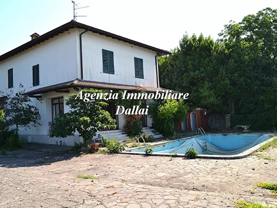 Immagine 2 di Villa in vendita  a Barberino Di Mugello