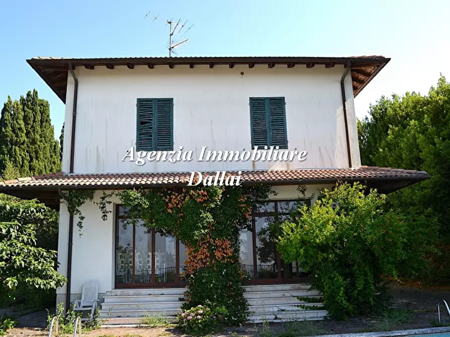 Immagine 4 di Villa in vendita  a Barberino Di Mugello