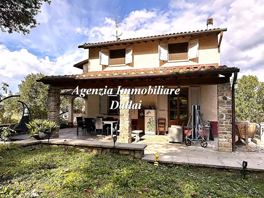 Immagine 1 di Villa in vendita  a Borgo San Lorenzo